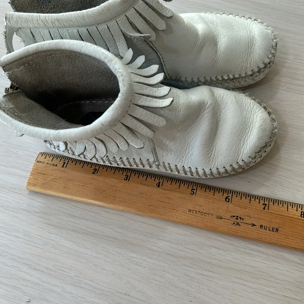 Toddler girls Minnetonka moccasins